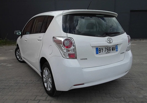 Toyota Verso cena 28900 przebieg: 235000, rok produkcji 2011 z Karczew małe 436